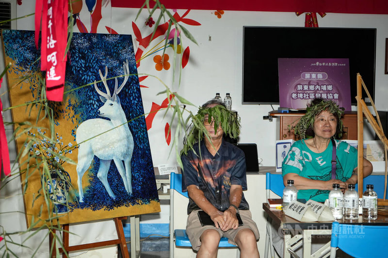 「擊石贊聲」藝術展揭露平埔原住民族馬卡道族(Makatao)被殖民遭遇,並透過取石拓印、頌祖歌等藝術行動盼以聲音回應歷史,表達馬卡道族「反矮化、反歧視」訴求。圖為29日記者會。中央社記者黃郁菁攝 114年6月29日