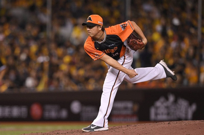 中職統一7-ELEVEn獅隊36歲投手髙塩將樹(圖)被總教練林岳平點名是「第5號洋將」,他表示:「穿上球衣,就是實力的世界,沒有在意年紀。」(統一獅隊提供)