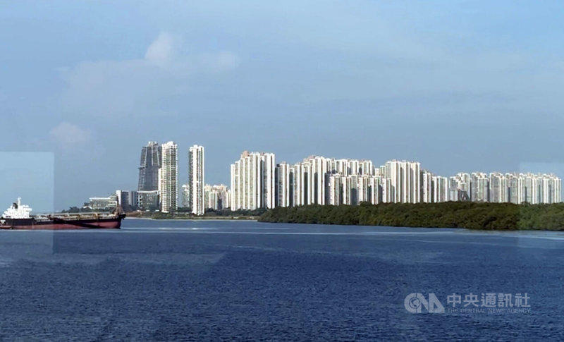 森林城市是中國建商碧桂園耗資1000億美元打造的海外住商混合建案,已有多棟大樓完工。中央社記者吳昇鴻柔佛攝 114年6月29日