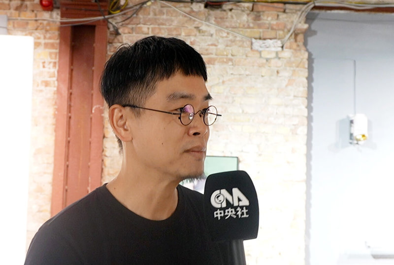 台灣聲音與動力藝術家王仲堃在柏林受中央社專訪,分享其創作理念與對聲音的探索歷程。中央社記者林尚縈柏林攝 114年6月30日
