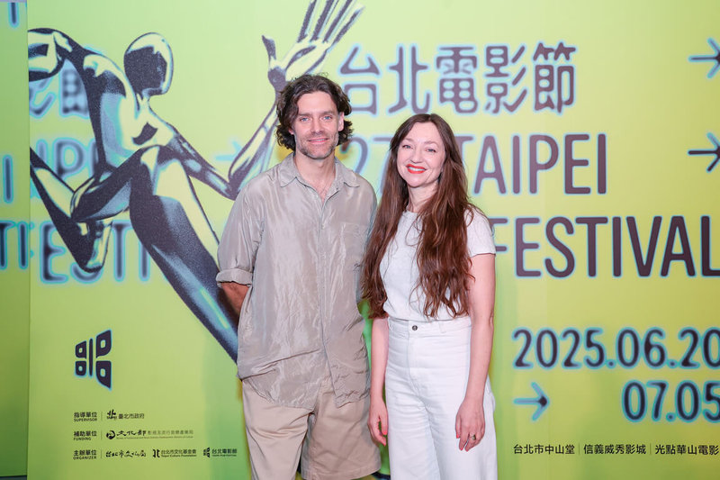 挪威電影「關於愛」主演霍維格(Andrea Bræin HOVIG)(右)、傑考布森(Tayo Cittadella JACOBSEN,另譯:雅各布森)(左)30日赴台北電影節宣傳電影,也提及來台的所見所聞。(台北電影節提供)中央社記者洪素津傳真 114年6月30日