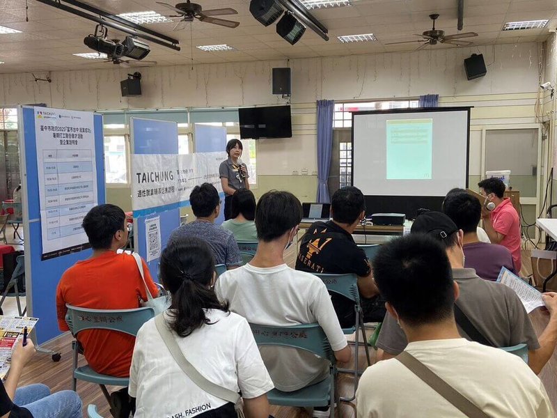 迎接畢業求職季到來，台中市政府1日公布，7月間將舉辦35場徵才活動，邀集60家次廠商參加，提供超過3500個職缺，現場還規劃企業說明會專區。（台中市政府提供）中央社記者郝雪卿傳真  114年7月1日
