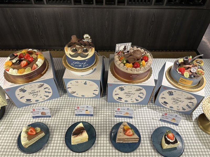 美食-KY旗下85度C宣布推出4款平價造型蛋糕，價格從新台幣550元到750元不等，預估全台可售出約3萬3000個主題蛋糕，比2024年同期單店業績成長2%。（85度C提供）中央社記者江明晏傳真 114年7月1日