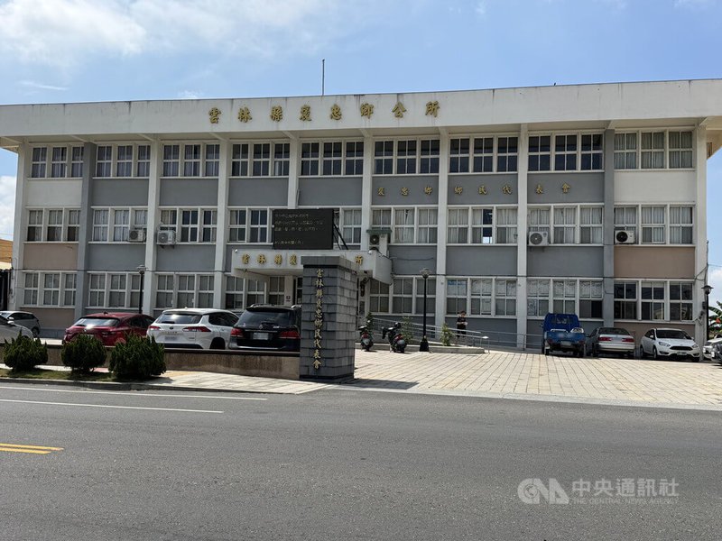 雲林縣政府113年底接到申訴人陳情，指褒忠鄉長陳建名涉職場霸凌，經縣府召開「職場霸凌申訴處理評議委員會」調查，認定此職場霸凌案成立，全案移交監察院審查。圖為褒忠鄉公所外觀。中央社記者姜宜菁攝  114年7月1日