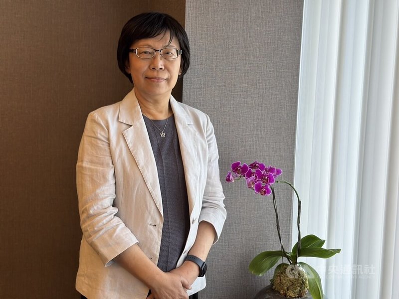 仲恩生醫董事長王玲美1日宣布,已在今年6月底完成幹細胞新藥Stemchymal治療小腦萎縮症藥證申請所需文件,交付日本合作夥伴REPROCELL,日本暫時性藥證送件申請箭在弦上,希望有機會在明年取證。中央社記者何秀玲攝 114年7月1日