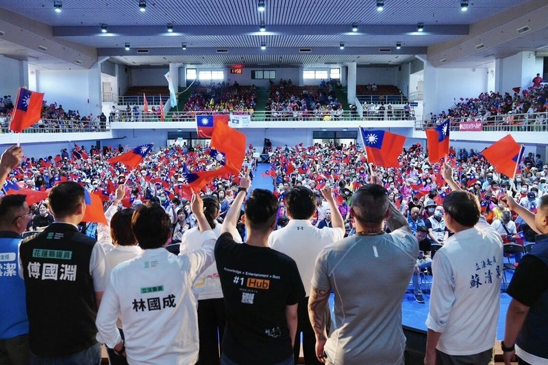 國民黨花蓮縣黨部1日舉辦「反惡罷團結大會」,支持者齊聚花崗山中正體育館,聆聽藍白立委等宣講。(傅崐萁服務處提供)中央社記者李先鳳傳真 114年7月1日
