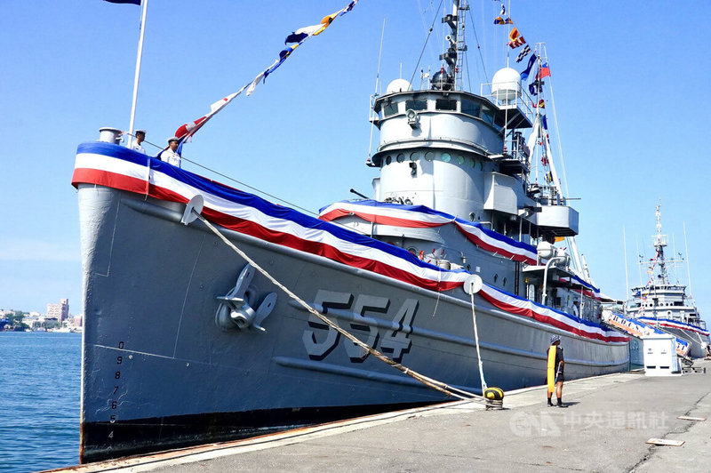 「海軍一九二艦隊大岡軍艦暨永陽軍艦聯合除役典禮」1日在高雄海軍新濱營區舉行,海軍艦隊指揮部表示,大岡軍艦(圖)在美國曾參與原子彈測試「十字路口行動」。中央社記者董俊志攝 114年7月1日