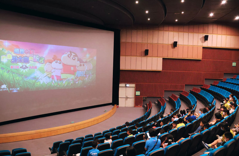 國立自然科學博物館立體劇場將轉型為「必可飛劇場」,首部上映的日本人氣動畫「蠟筆小新」,由春日部防衛隊帶領下探索外太空。(科博館提供)中央社記者趙麗妍傳真 114年7月1日