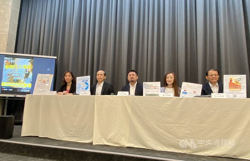 許多青年學子會利用暑假打工,但若越到惡劣雇主恐導致勞動權益受損,勞動部1日舉行記者會,公布113年工讀生與部分工時勞工勞動條件專案檢查結果並說明工讀生打工相關勞動規定,要求雇主遵守勞動法規。中央社記者吳欣紜攝 114年7月1日