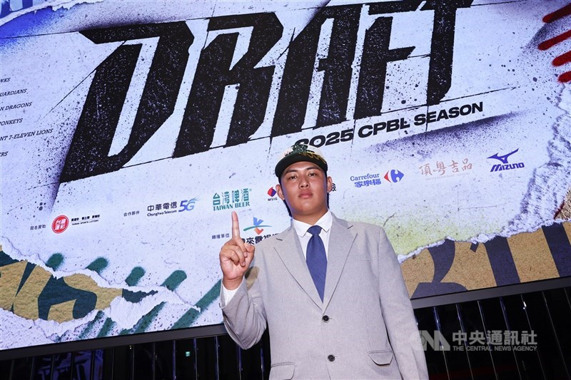 新北凱撒棒球隊19歲投手韋宏亮(圖)在6月30日中職選秀會上獲台鋼雄鷹指名、成為選秀狀元。(中央社檔案照片)