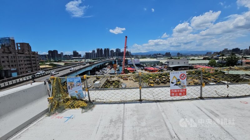 高速公路局推動「國道1號五股交流道增設北入及北出匝道改善工程」,預估116年完工後,降低號誌化路口造成回堵現象,並提升五股交流道運轉效能及行車安全。中央社記者王鴻國攝 114年7月1日