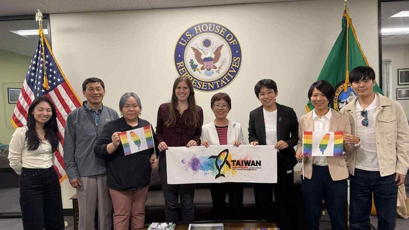 前立委尤美女(右4)訪美,拜訪聯邦眾議員傑亞帕爾(Pramila Jayapal)辦公室,在台美人權議題上實質交流。(大西雅圖台灣同鄉會提供)中央社記者林宏翰洛杉磯傳真 114年7月1日