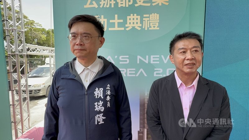高雄市長陳其邁出席活動說要「交棒」給選市長的人,引發外界聯想。投入民進黨高雄市長初選的立委賴瑞隆(左)、許智傑(右)1日受訪表示,陳其邁應該是在開玩笑,不必過度解讀。中央社記者蔡孟妤攝 114年7月1日
