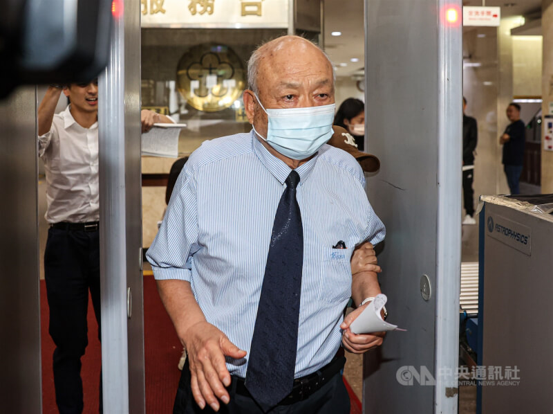 鼎越開發前董事長朱亞虎(中)。(中央社檔案照片)