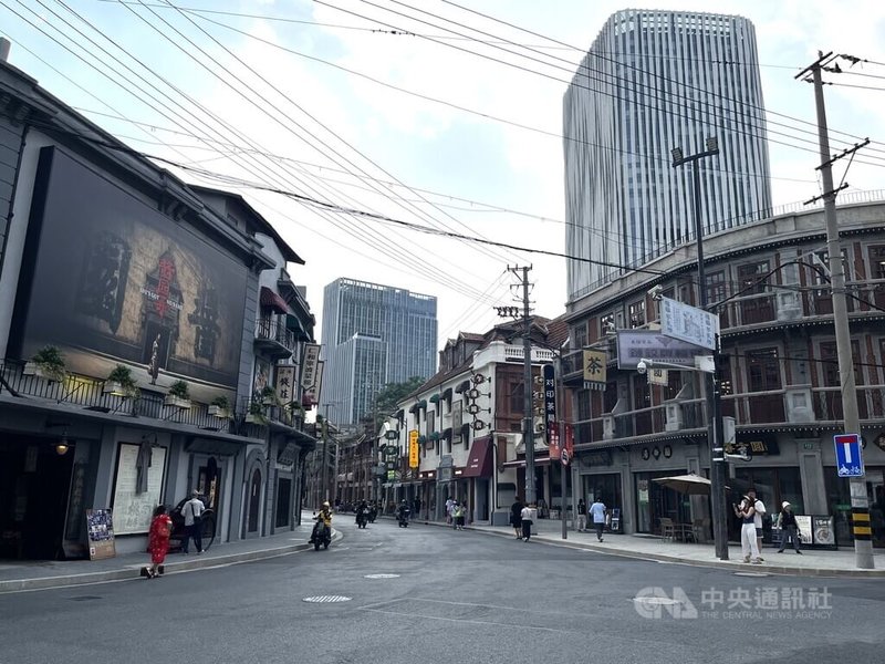 上海乍浦路在電影「醬園弄‧懸案」取景結束後,調整定位為風貌影視街。中央社記者李雅雯上海攝 114年7月2日
