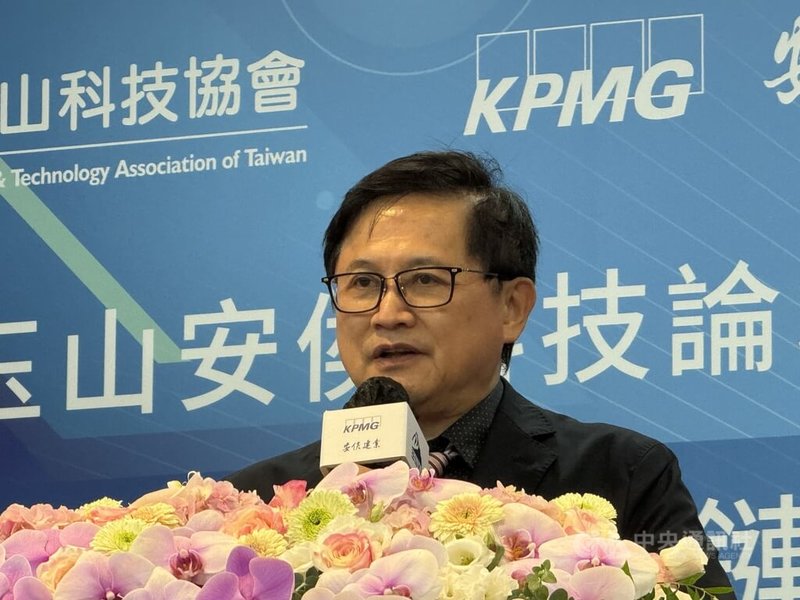 和碩董事長童子賢2日出席玉山安侯科技論壇表示,台灣出口經濟很暢旺,將加重新台幣升值壓力,外銷廠商都很有經驗應對,他比較擔心部分傳統產業面對貨幣升值壓力時,應對起來比較辛苦。中央社記者吳家豪攝 114年7月2日
