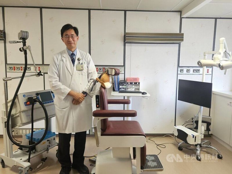 台北榮總應用醫療人工智慧技術開發腦影像平台,輔助評估思覺失調症準確率達91.7%。醫療人工智慧發展中心副主任楊智傑(圖)2日說,思覺失調已在臨床試驗階段,有望成為藥物治療之外重要輔助治療方式。中央社記者陳婕翎攝 114年7月2日