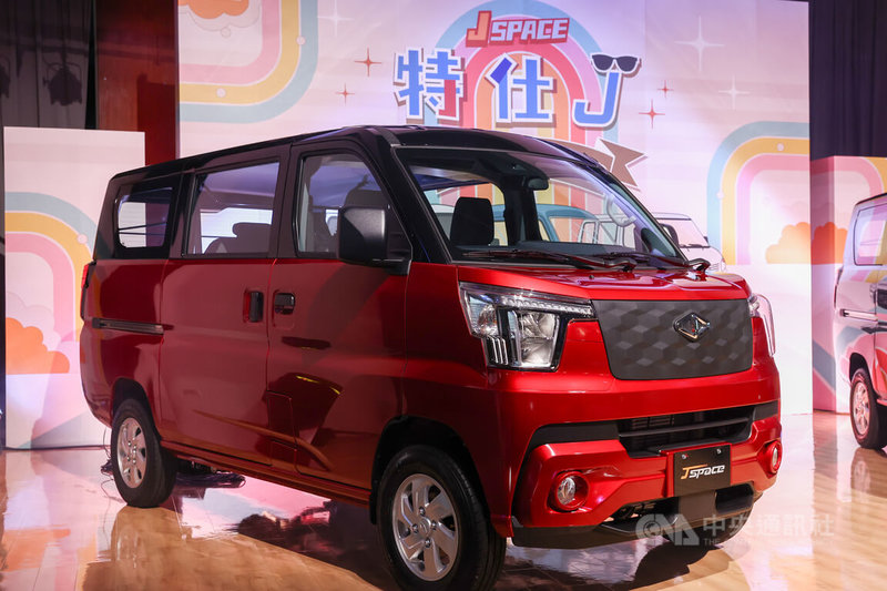 中華車2日下午在新北市新店區舉辦J SPACE特仕車暨經典車系同樂會,推出升級版「特仕J」車型,新增多款車色並強化配備。中央社記者王騰毅攝 114年7月2日