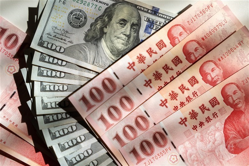 金管會統計顯示,截至5月底,國銀對新南向國家授信餘額為新台幣1兆7750億元,較去年底減少454億元。(中央社檔案照片)