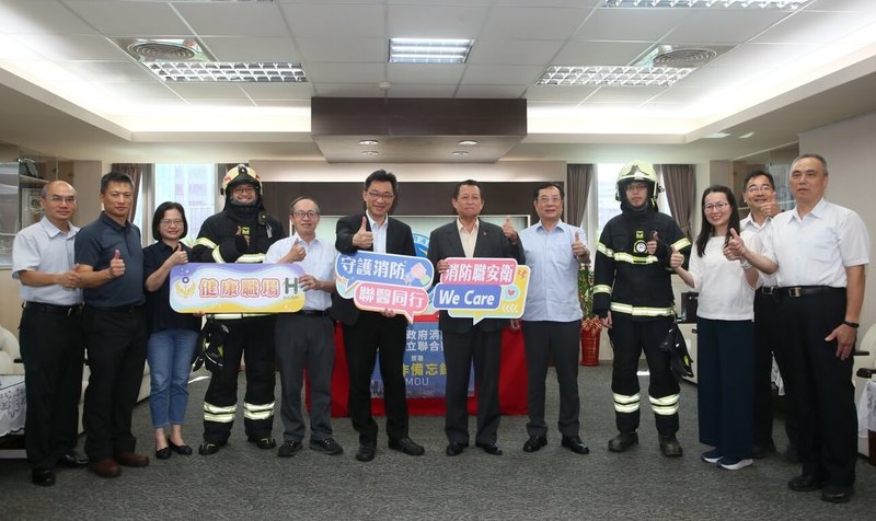 台北市消防局2日和台北市立聯合醫院簽署合作備忘錄，希望藉由雙方合作，更加完善消防人員健康管理及照護機制。（台北市消防局提供）中央社記者黃麗芸傳真  114年7月2日