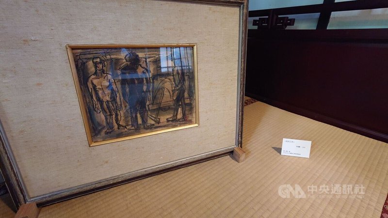已故畫家洪瑞麟18幅礦工系列作品2日起於嘉義縣新港鄉培桂堂展出。圖為陳設於臥室的畫作「坑內工作」。中央社記者蔡智明攝 114年7月2日