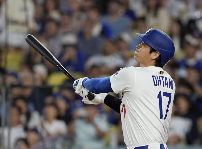 美國職棒洛杉磯道奇隊好手大谷翔平1日在第4局敲出本季第30支全壘打,助道奇6比1擊敗芝加哥白襪。(共同社)