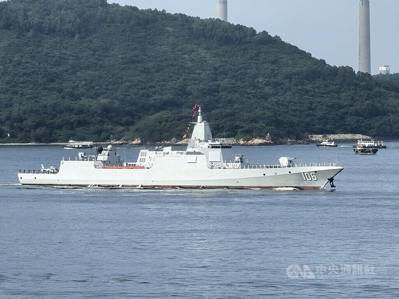 共軍航空母艦山東艦編隊3日訪問香港,編隊包括1.2萬噸級的大型驅逐艦延安艦(如圖)。中央社記者張謙香港攝 114年7月3日