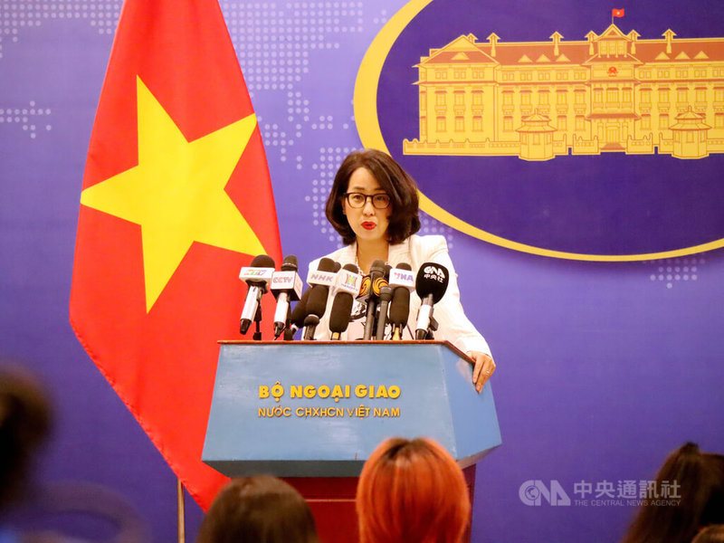 越美兩國領袖2日通話就貿易議題達成共識,越南外交部發言人范秋姮(圖)3日指出,越美談判團隊正在將兩國領袖的討論內容具體化。中央社記者陳家倫河內攝 114年7月3日