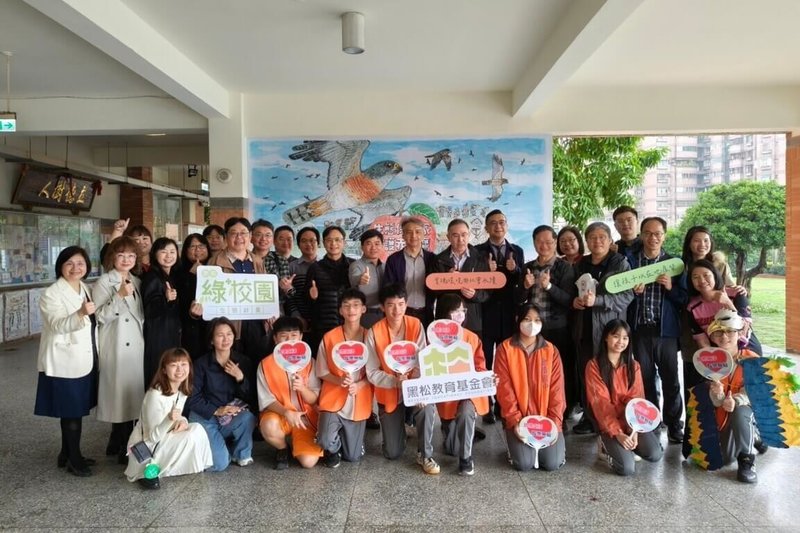 黑松教育基金會長期推動環境教育,並輔導夥伴學校取得「台美生態學校認證」,桃園市會稽國中是桃園首間獲得生態學校認證的國中。(黑松教育基金會提供)中央社記者許秩維傳真 114年7月3日