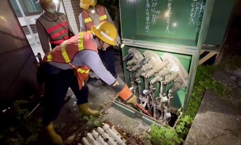 高雄市前金區部分路段3日凌晨2時13分停電,共586戶受影響,台電轉供電源後約半小時復電。(台灣電力公司高雄區營業處提供)中央社記者蔡孟妤傳真 114年7月3日
