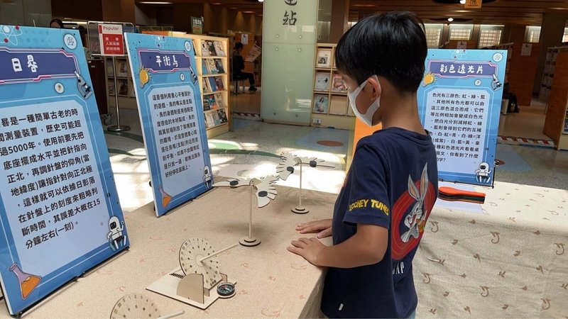彰化縣文化局舉辦彰化夏日繽紛好讀節,活動以科學為主軸,規劃「科學探險家」、「玩轉科學派對」、「奇幻電影時光」、「科學探索站」等6大主題,帶領孩子以閱讀探索科學世界,度過充實的暑假。(彰化縣文化局提供)中央社記者吳哲豪傳真 114年7月3日
