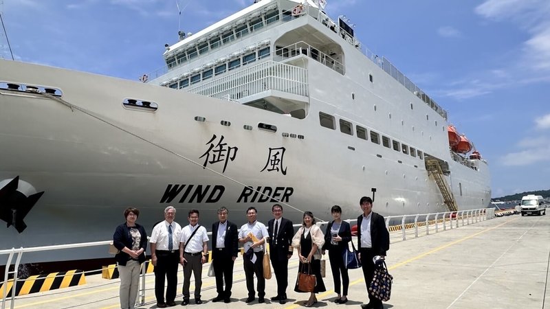 日本獨立行政法人國立高等專門學校機構近日組團訪台,參觀多所科技大學、職業學校,並到高雄港參觀教育部實習船「御風輪」。(教育部提供)中央社記者陳至中台北傳真 114年7月3日