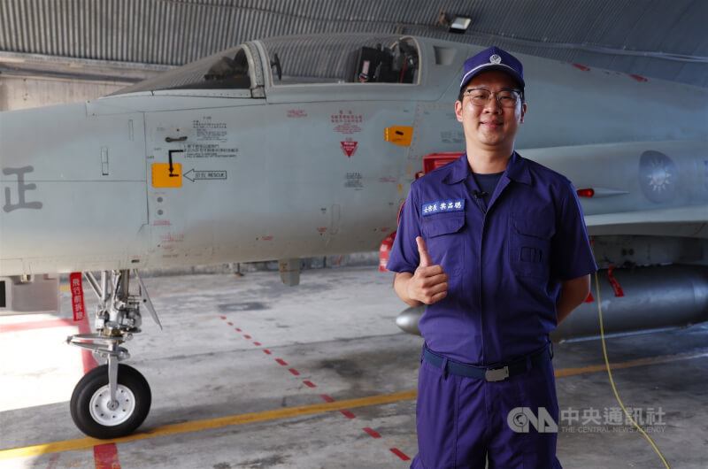 空軍第五聯隊第12戰術偵察機隊機工長葉品聰(圖)3日表示,F-5E/F型機主要都是靠維修以及經驗傳承輔助,才能維持高妥善;未來戰機會越發進步,空軍地勤士官們想將經驗傳承給後進,讓下一代官兵記得「飛行的安全是地勤把關的首要」。中央社記者張新偉攝 114年7月3日
