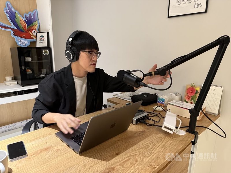 小耳朵傳媒從華爸一人說故事,擴展至專業團隊製作廣播劇,打造0到12歲專屬的有聲平台。中央社記者李宗憲攝 114年7月4日