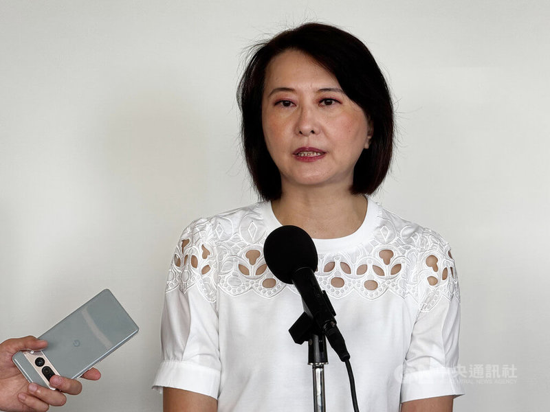 國民黨團書記長王鴻薇4日表示,原訂本次立法院會要處理攸關普發現金的4100億元特別條例,但美國與越南的關稅協商已經出爐,在野黨團達成共識,待台美關稅協商塵埃落定後,再來處理比較妥適。中央社記者王承中攝 114年7月4日
