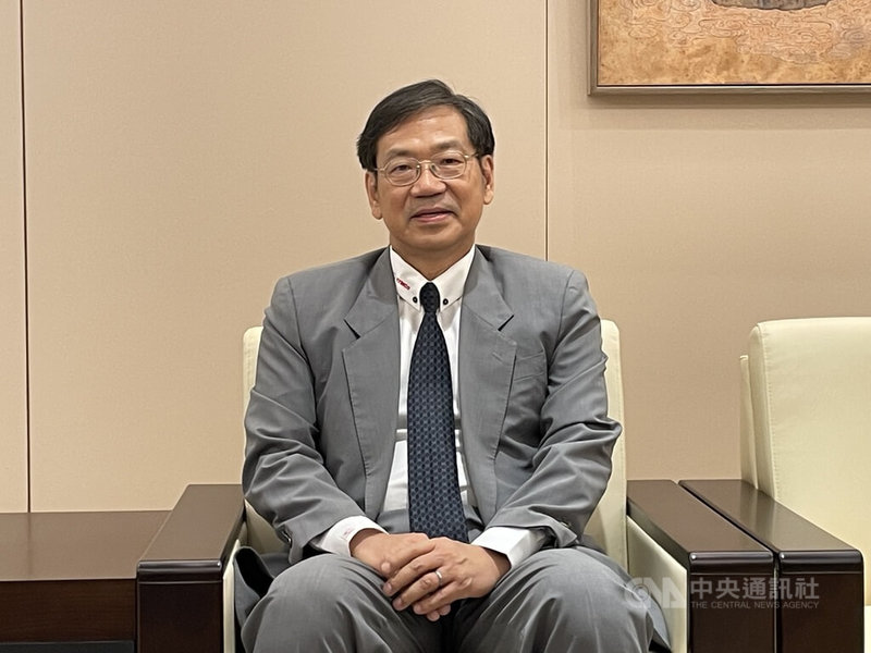 光陽董事長柯俊斌4日表示,美國對等關稅變數,可能影響光陽銷往美國沙灘車訂單;政府關稅和貨物稅政策未定,下半年機車景氣市況不明。 中央社記者鍾榮峰攝 114年7月4日