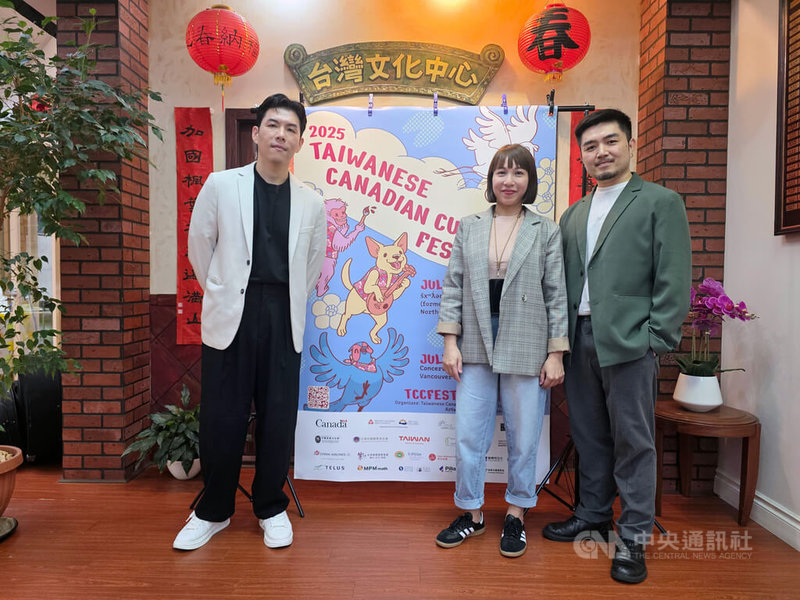 3位青年音樂家郭靖沐(右)、潘宜彤 (中)、任重(左)組成的「三個人樂團」,曾榮獲傳藝金曲獎最佳跨界音樂專輯獎,並受邀參與巴黎文化奧運演出,藝術成就備受國際肯定。中央社記者程愛芬溫哥華攝 114年7月4日