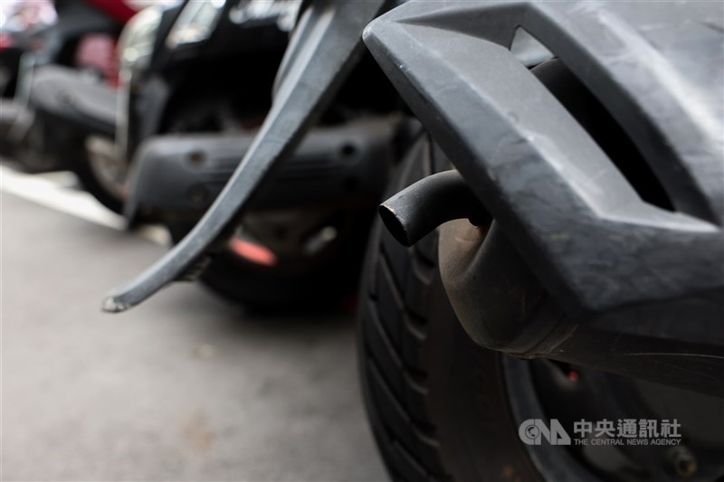 圖為機車排氣管。(中央社檔案照片)
