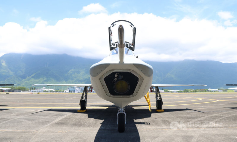RF-5E型機是空軍在1990年代,將7架飛行時數較少的F-5E戰機交由新加坡科技宇航改裝,移除雷達與機砲用來安置偵照設備。中央社記者張新偉攝 114年7月4日