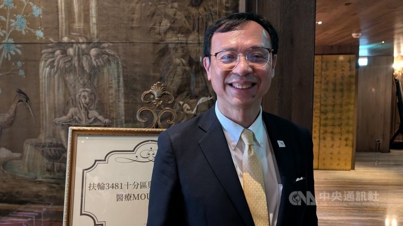 衛福部健保署長石崇良4日說明健保署近日開出2職缺,指定由公衛師採專技人員轉任的方式聘用,此為公務機關首次以正式公務人員資格聘僱公衛師。中央社記者曾以寧攝 114年7月4日