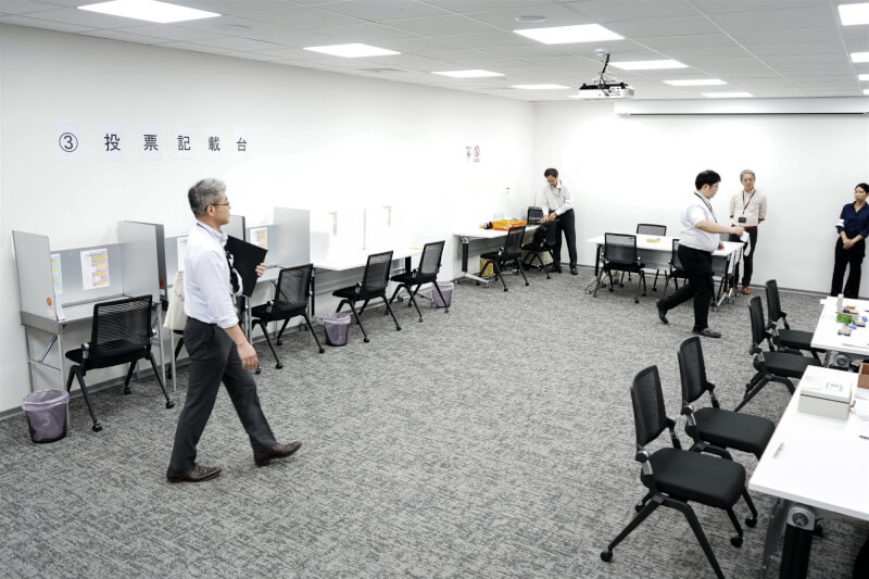 日本台灣交流協會台北事務所4日開設參議院選舉投票站。(共同社)