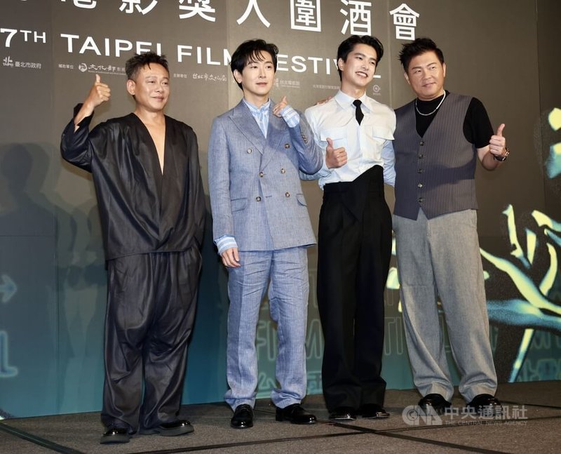 2025台北電影獎入圍酒會4日晚間在台北舉行,最佳男配角入圍者李康生(左起)、施名帥、曾敬驊、曾國城盛裝出席。中央社記者張皓安攝 114年7月4日