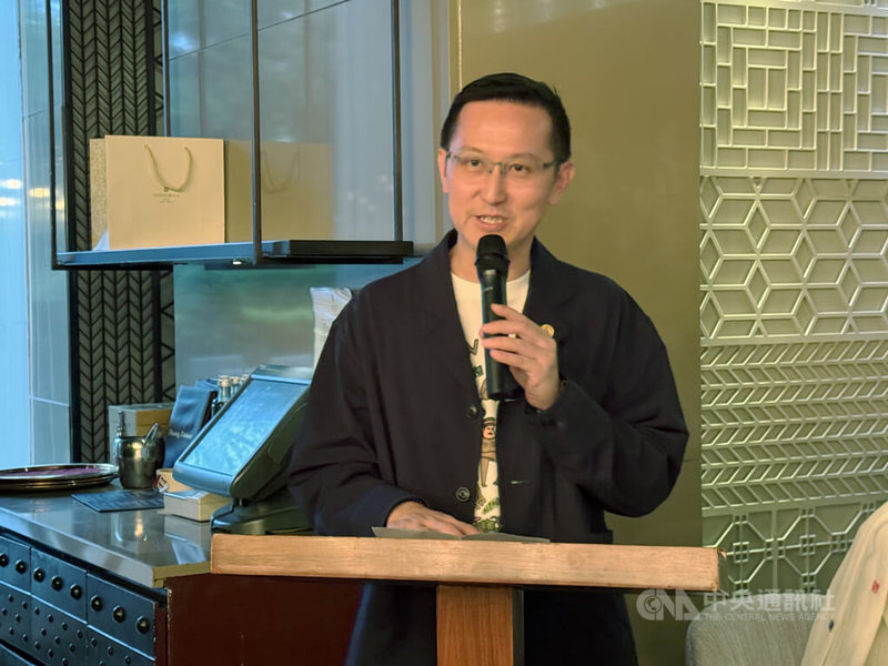 台灣大廚帶著道地的台灣味前進印度,德里台商會秘書長熊華彬(圖)在一場活動中,與印度賓客分享台菜美好。中央社記者李晉緯新德里攝 114年7月5日