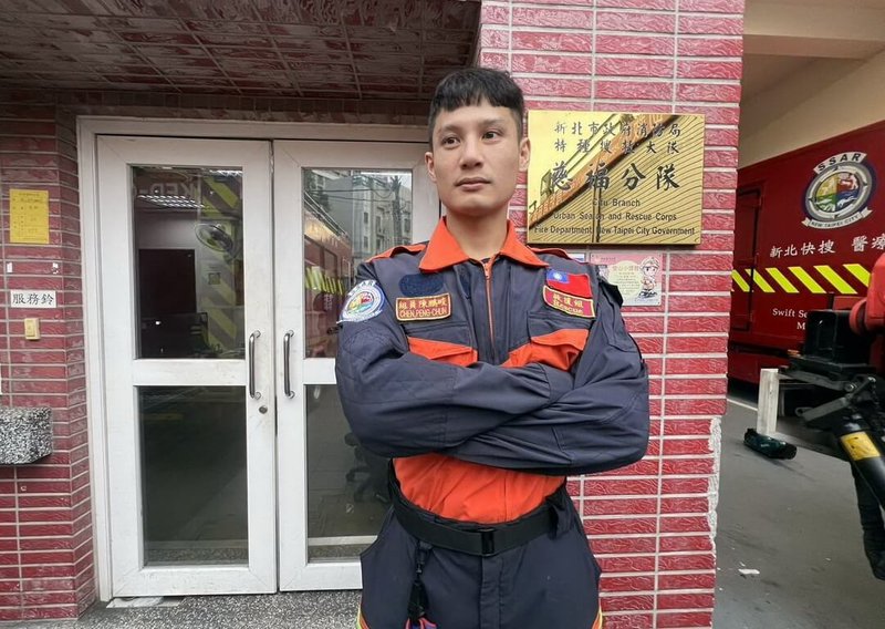 新北市消防局5日表揚特搜大隊慈福分隊員陳鵬畯(圖)在2025世界警察消防運動會拳擊項目奪冠,他在救災、救護都有優異表現,且自我訓練更有助於賽事奪得佳績,表現出對職場與賽事都熱情洋溢。(新北消防局提供)中央社記者黃旭昇新北傳真 114年7月5日