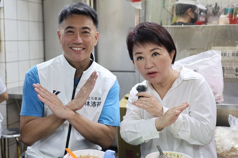 國民黨籍立委林沛祥(左)的罷免案將在26日投票,台中市長盧秀燕(右)5日北上基隆宣講反罷免,呼籲基隆市民投下不同意罷免票,讓林沛祥繼續留在國會打拚。(林沛祥辦公室提供)中央社記者沈如峰基隆傳真 114年7月5日