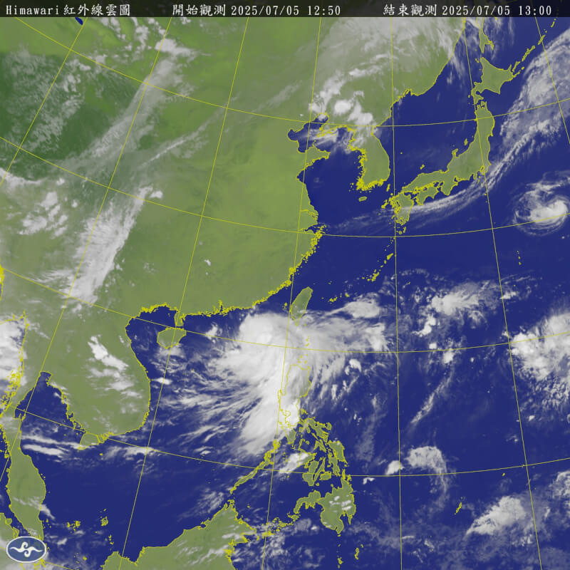 颱風丹娜絲逐漸靠近台灣。圖為5日中午12時50分衛星雲圖。(圖取自氣象署網頁cwb.gov.tw)
