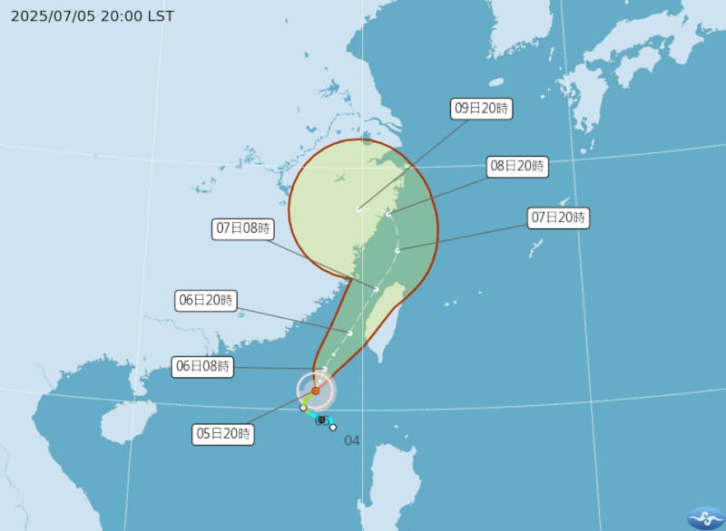 颱風丹娜絲5日晚間中心在鵝鑾鼻西南西方海面,向北北東轉東北移動,對嘉義以南及澎湖構成威脅。(圖取自中央氣象署網頁cwa.gov.tw)