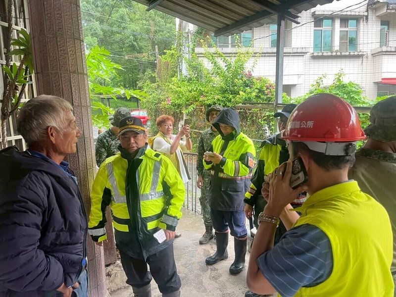 颱風丹娜絲增強為中颱,高雄市山區6日共發布土石流黃色警戒69條及大規模崩塌黃色警戒2處,保全戶1797人,市府下午完成預防性撤離。(高雄市原民會提供)中央社記者蔡孟妤傳真 114年7月6日