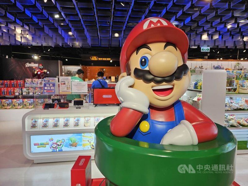 時隔8年,任天堂推出新一代遊戲機Switch 2,7月10日即將在台灣正式開賣。圖為台灣的任天堂商品旗艦店。中央社記者曾仁凱攝 114年7月6日
