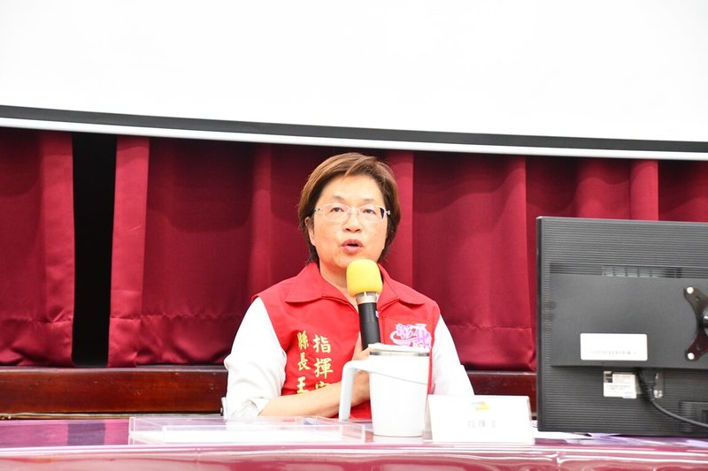 颱風丹娜絲逼近,彰化縣災害應變中心6日上午11時一級開設,縣長王惠美(圖)召開防颱會議,要求各單位加強戒備,啟動滯洪池蓄洪前置作業,完成防颱整備應變工作。(彰化縣政府提供)中央社記者鄭維真傳真 114年7月6日